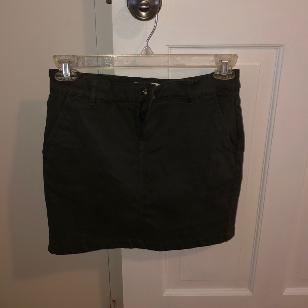 HM Barely worn velvet olive green mini skirt